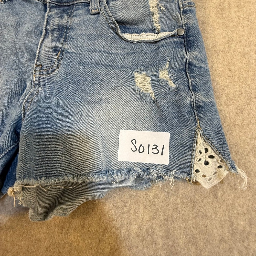 Judy Blue Distressed Denim Shorts Light Wash Crochet Lace Side Slit Size 28 - Picture 2 of 7